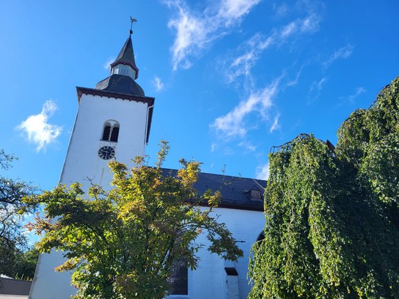 Kirche_von_außen.jpeg  